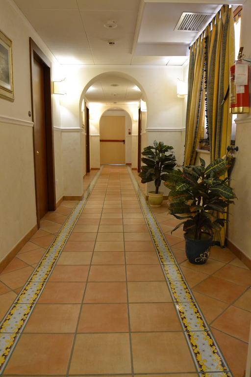 Villa Luigi Hotel & Restaurant Nuova Gestione Villa Rosa Di Martinsicuro エクステリア 写真