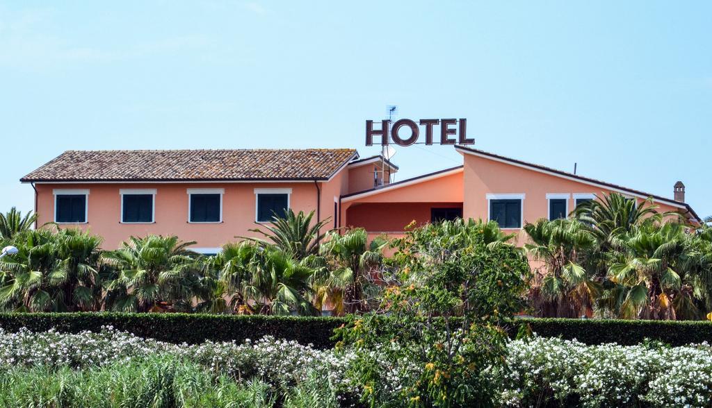 Villa Luigi Hotel & Restaurant Nuova Gestione Villa Rosa Di Martinsicuro エクステリア 写真
