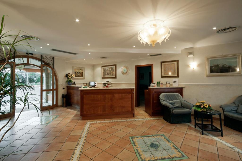 Villa Luigi Hotel & Restaurant Nuova Gestione Villa Rosa Di Martinsicuro エクステリア 写真
